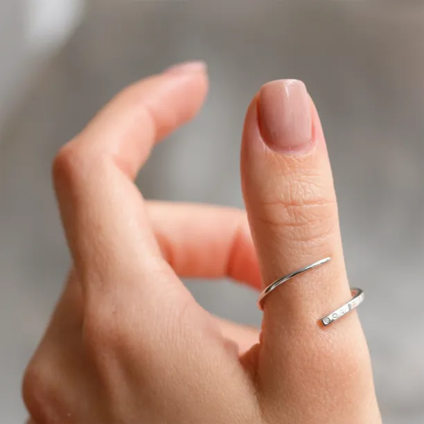 Zlatý spirálovitý prsten s diamanty CHIARA Image