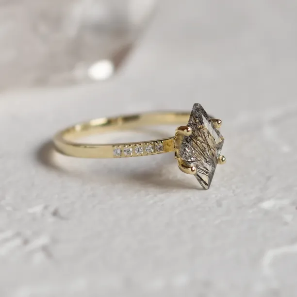 ESTER gold ring with kite rutilated quartz and diamonds, angled close-up