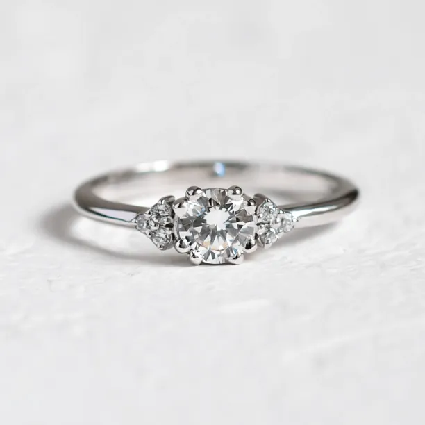 Gold engagement ring with diamonds MONYS Image