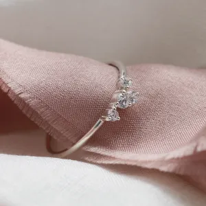 Detailní pohled na osazení čtyř diamantů v cluster stylu