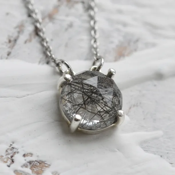 Gold necklace with rose cut rutile quartz MACHA, close-up of the pendant