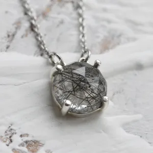 Gold necklace with rose cut rutile quartz MACHA, close-up of the pendant