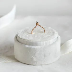 Vykrojený prsten s kite salt and pepper diamantem ISOLDE Thumbnail