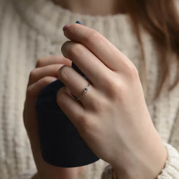 Minimalist bezel salt´n´pepper ring IONA Image