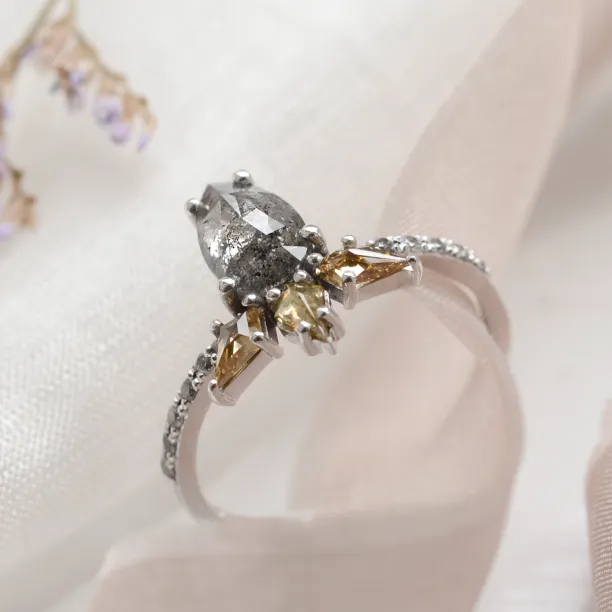 Angled close-up of the CROWNIA gold ring’s salt’n’pepper and fancy diamonds