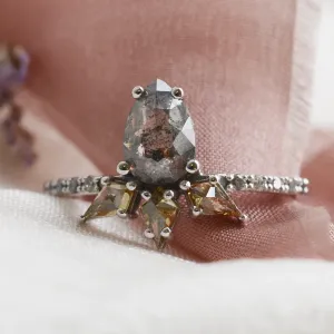 Close-up of the CROWNIA gold ring’s pear salt’n’pepper diamond and fancy diamonds