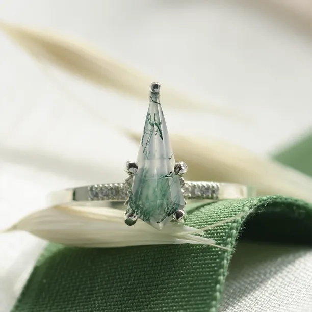 Exclusive kite moss agate ring with diamonds INA Image