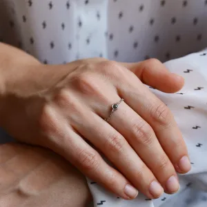 Zlatý řetízkový prsten DAITHI se salt and pepper diamantem na ruce