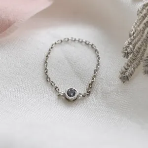 Zlatý řetízkový prsten DAITHI se salt and pepper diamantem v celkovém pohledu