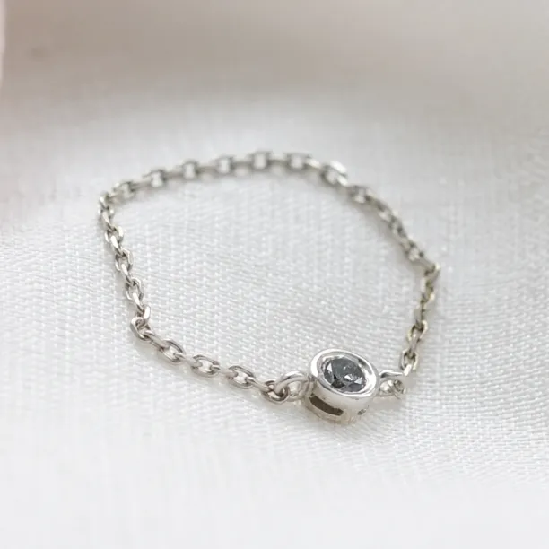 Zlatý řetízkový prsten DAITHI se salt and pepper diamantem v bezel osazení