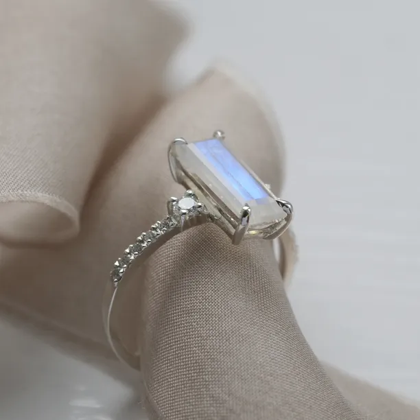 Gold baguette moonstone ring with side diamonds TIGE Image