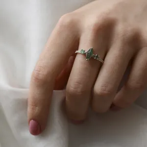 OSCAR solid gold ring with moss agates and side diamonds worn on the hand