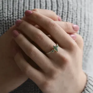 OSCAR moss agate and diamond ring worn across the hand