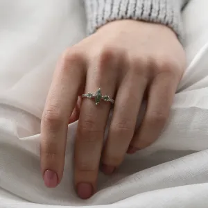 OSCAR solid gold ring with green moss agates and diamonds worn on the hand