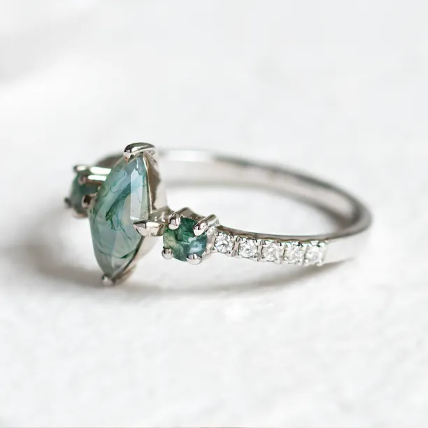 Side detail of the OSCAR ring with a marquise moss agate and diamond-set band