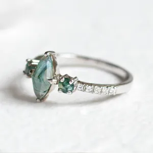 Side detail of the OSCAR ring with a marquise moss agate and diamond-set band