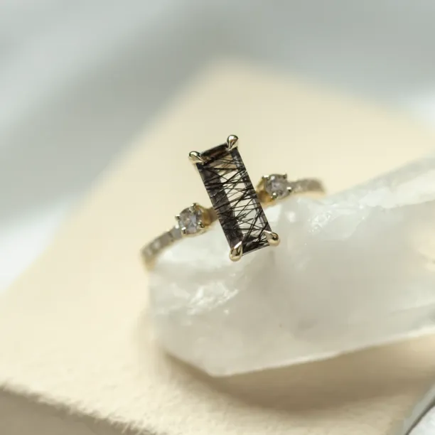 Zlatý prsten s baguette rutilovým křišťálem a diamanty LIAM Image