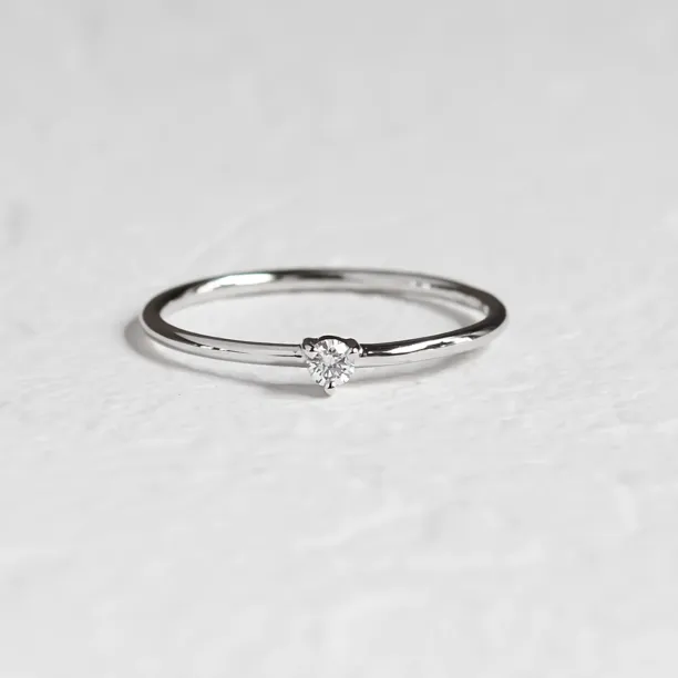 Minimalistický zásnubní prsten s diamantem NESSA