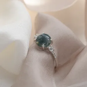 Angled close-up of the FIONNUALA ring with moss agate and diamond details