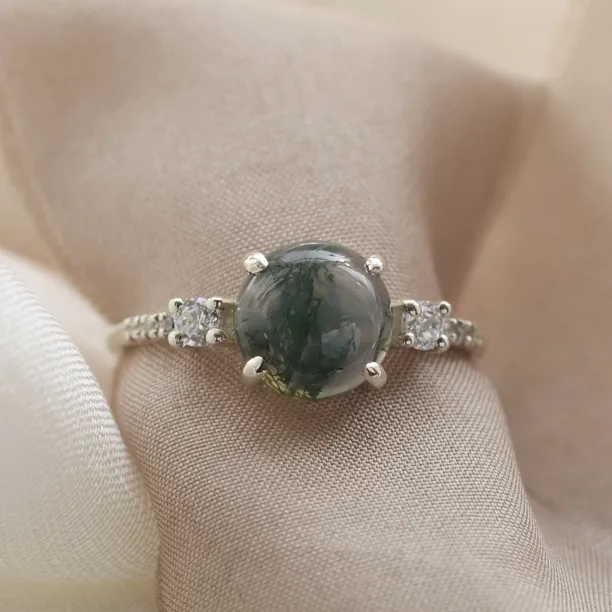 Close-up of the FIONNUALA ring showing its cabochon moss agate and diamonds