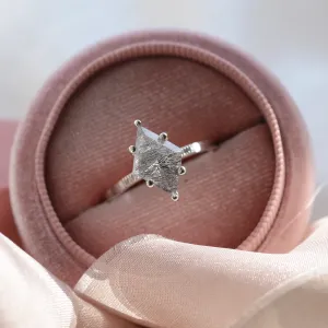 Angled close-up of the MAIREAD gold ring with rutilated quartz