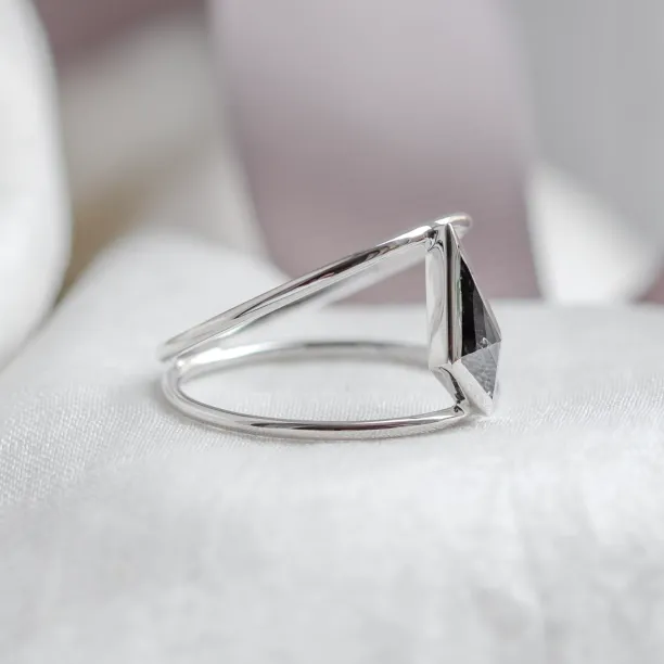Gold double ring with salt and pepper diamond GRAINNE Image