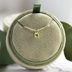 Gold peridot pendant LAOISE Thumbnail