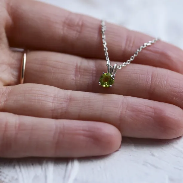 Gold peridot pendant LAOISE Image