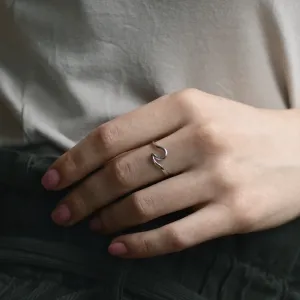 Minimalist gold wave ring WAVE