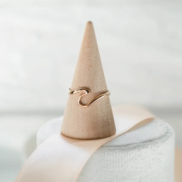 Minimalist gold wave ring WAVE
