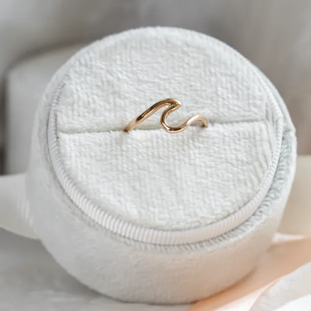 Minimalist gold wave ring WAVE