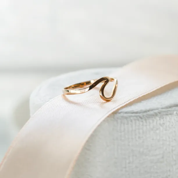 Minimalist gold wave ring WAVE