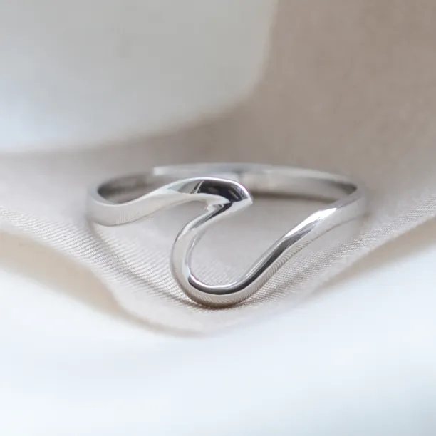 Minimalist gold wave ring WAVE
