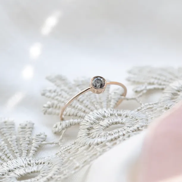 Minimalist engagement ring with salt and pepper diamond AINE Image