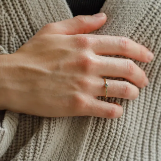 Minimalist engagement ring with salt and pepper diamond AINE Image
