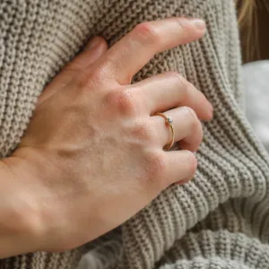 Minimalist engagement ring with salt and pepper diamond AINE Thumbnail