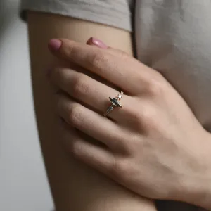 ROISIN vintage gold ring with a marquise salt and pepper diamond on the hand
