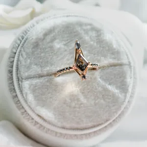 SANIA ring with a kite-shaped center diamond and diamond-set band
