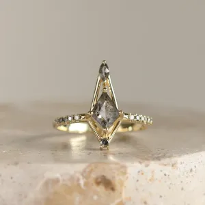 SANIA yellow gold ring with geometric salt and pepper diamond centerpiece
