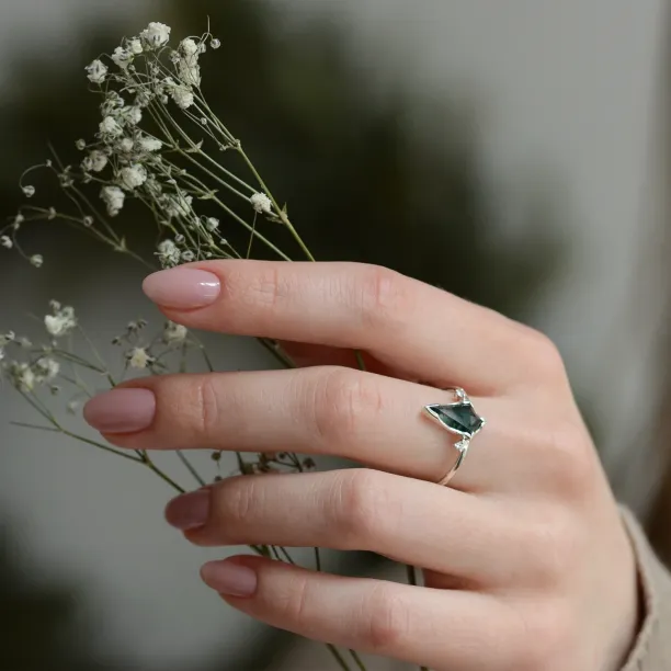 Gold ring with moss agate and diamonds KIRA Image