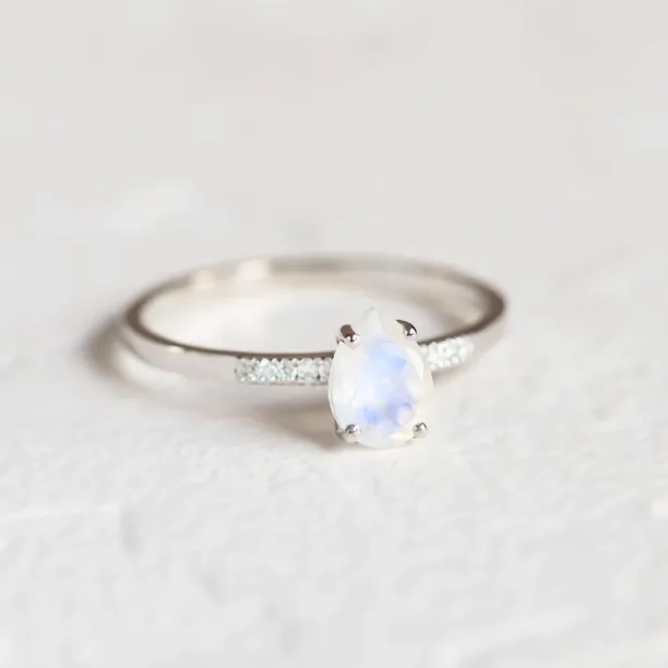 Gold ring with moonstone and diamonds ROXANE Image
