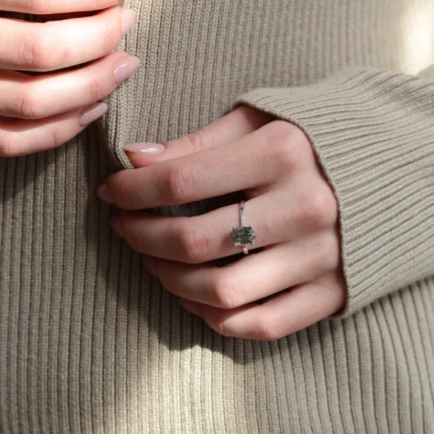 Minimalist ring with oval rutil quartz and diamonds ROXANE Image