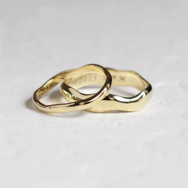 LUANA yellow gold wedding rings in an angled view
