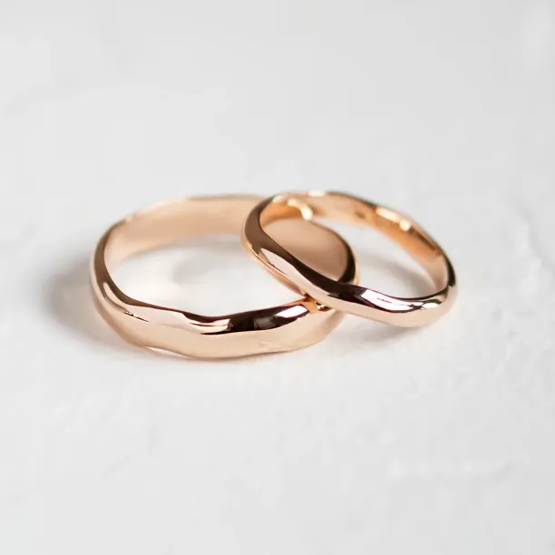 Angled view of LUANA rose gold wedding rings