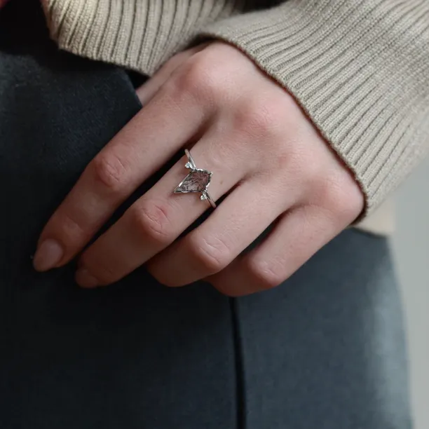 Minimalist ring with rutil quartz and diamonds KIRA Image