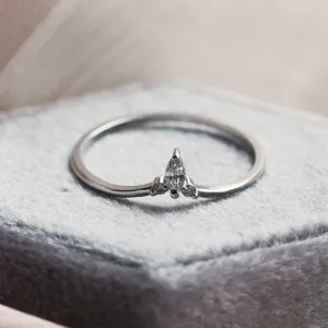 Minimalistický zlatý prsten s diamanty JANIS