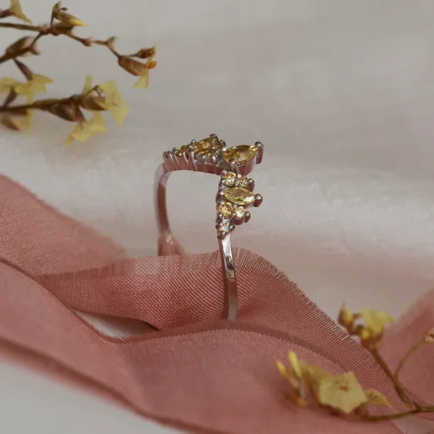 Zlatý prsten s fancy žlutými diamanty FIERIA Image