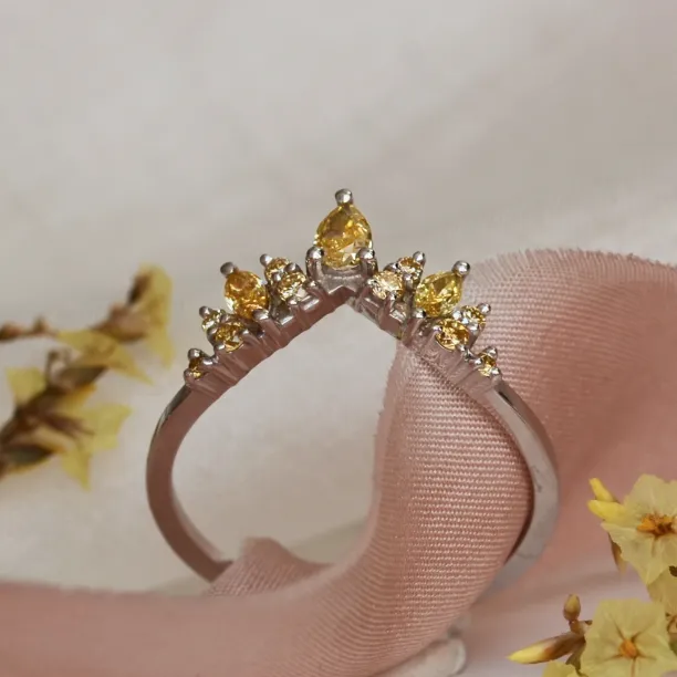 Zlatý prsten s fancy žlutými diamanty FIERIA Image