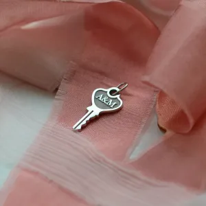 Gold key pendant HANU Thumbnail