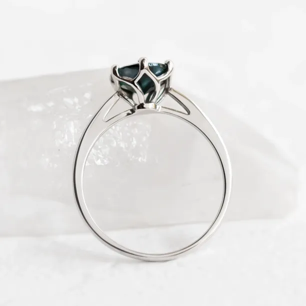 Moss agate gold ring OLLY Image